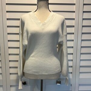 Thinkable Pre Loved Ribbed Cozy White V-Neck Sweater